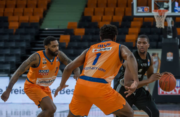 凭借超凡的 凭借超凡的